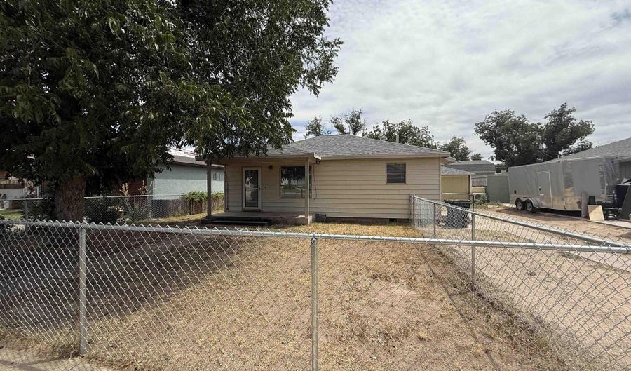 1032 N Edward St, Carlsbad, NM 88220 - 2 Beds, 1 Bath