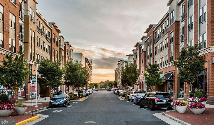 22395 CLAUDE MOORE Dr, Ashburn, VA 20148 - 3 Beds, 3 Bath