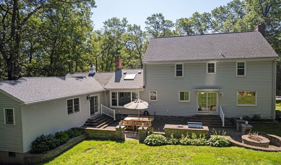 25 Copplestone Rd, Avon, CT 06001 - 5 Beds, 5 Bath