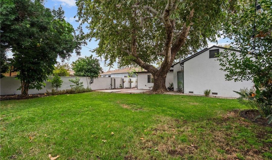 13817 Bromwich St, Arleta, CA 91331 - 4 Beds, 2 Bath