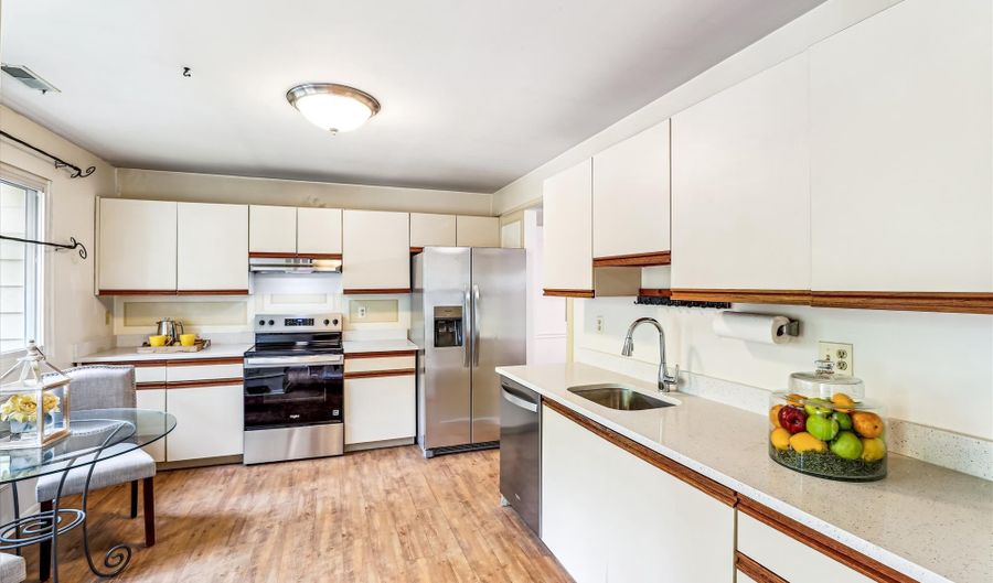 1528 WINTERBERRY Dr, Arnold, MD 21012 - 3 Beds, 3 Bath