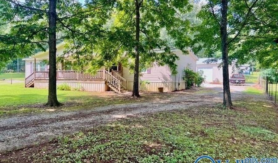 10333 Dogwood Ln, Athens, AL 35614 - 4 Beds, 2 Bath