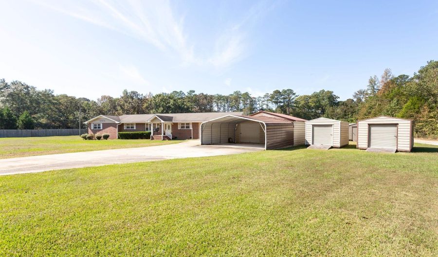 890 KELLY LYNN Dr, Anniston, AL 36207 - 4 Beds, 3 Bath