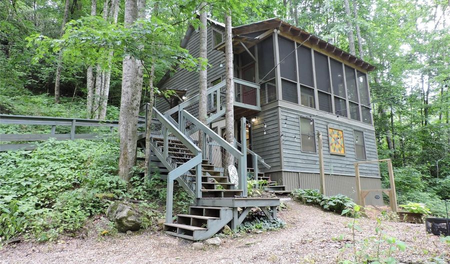 963 Melton Branch Rd, Bakersville, NC 28705 - 2 Beds, 2 Bath