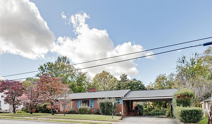 922 S Cox St, Asheboro, NC 27203 - 3 Beds, 3 Bath