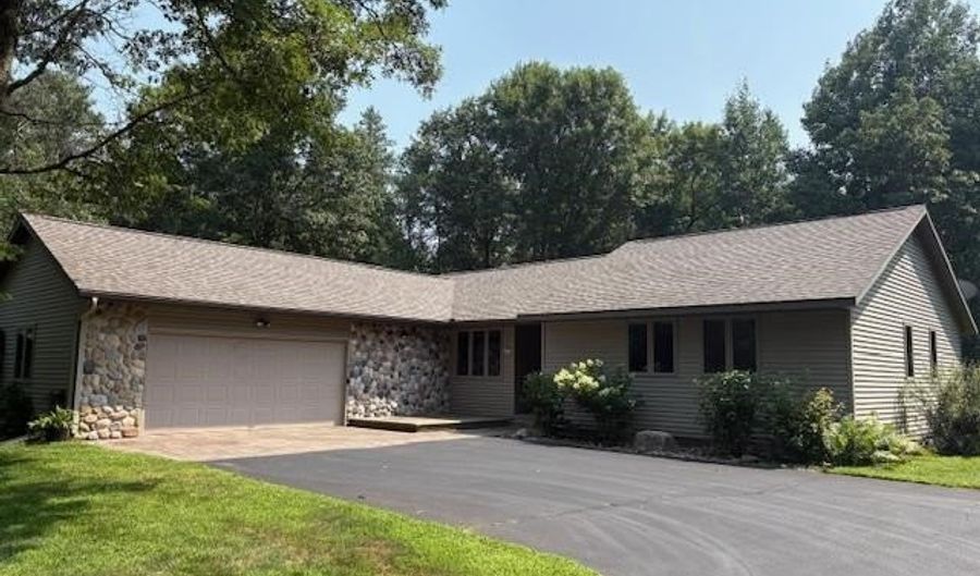 4930 Wilderness Ln, Wisconsin Rapids, WI 54494 - 3 Beds, 3 Bath