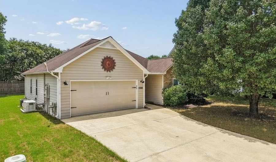 124 CEDAR GROVE Pkwy, Alabaster, AL 35114 - 3 Beds, 2 Bath