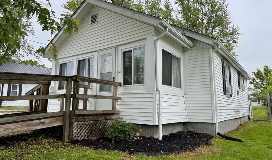 202 R St, Bedford, IN 47421 - 2 Beds, 1 Bath