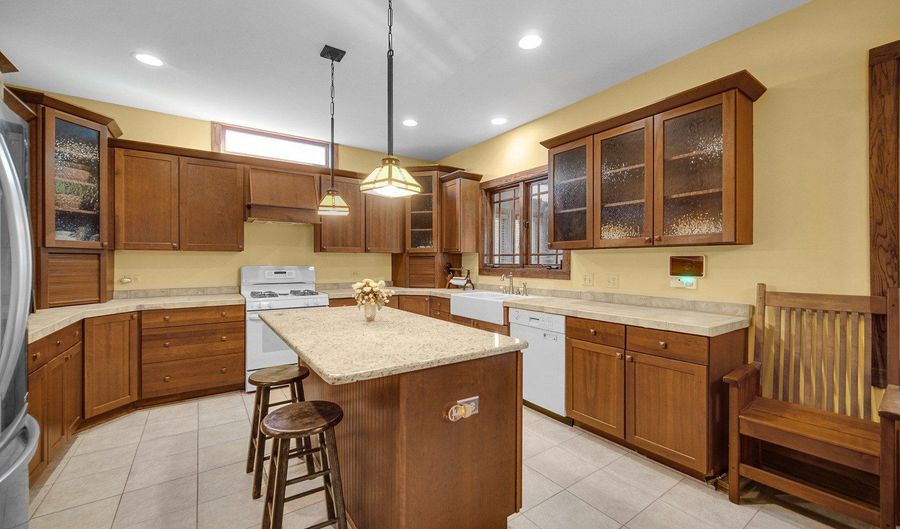 2161 Burnham Ct, Algonquin, IL 60102 - 2 Beds, 2 Bath
