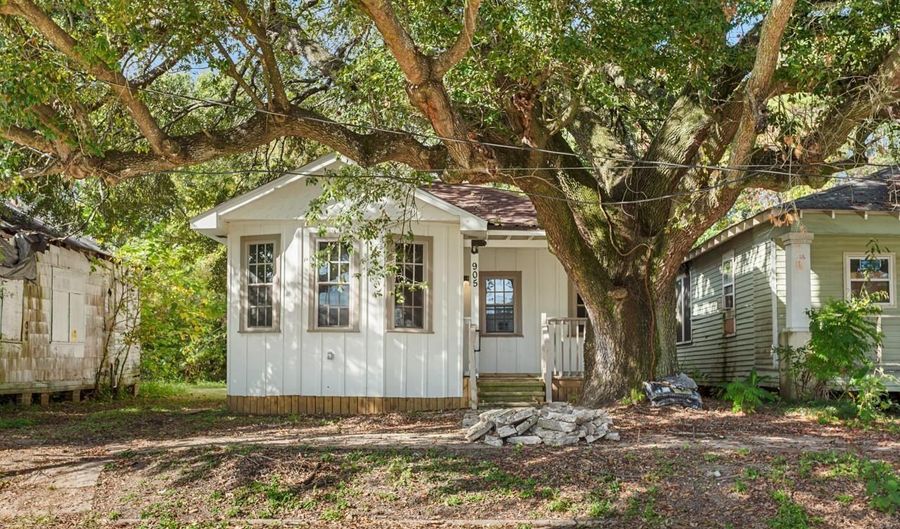 905 N 17th St, Baton Rouge, LA 70802 - 3 Beds, 2 Bath