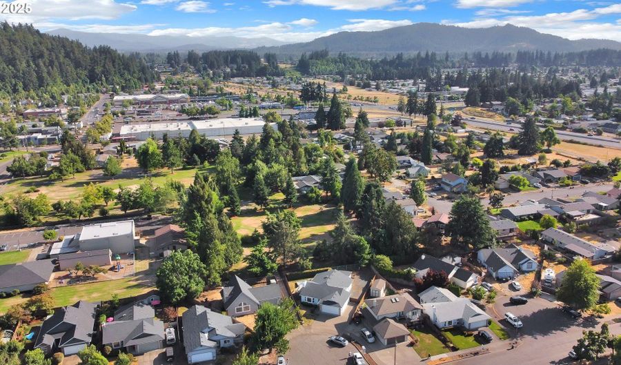 5689 D St, Springfield, OR 97478 - 3 Beds, 2 Bath