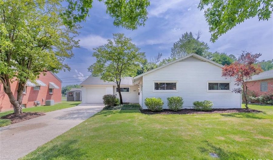 337 Lindenwood Blvd, Alton, IL 62002 - 3 Beds, 1 Bath