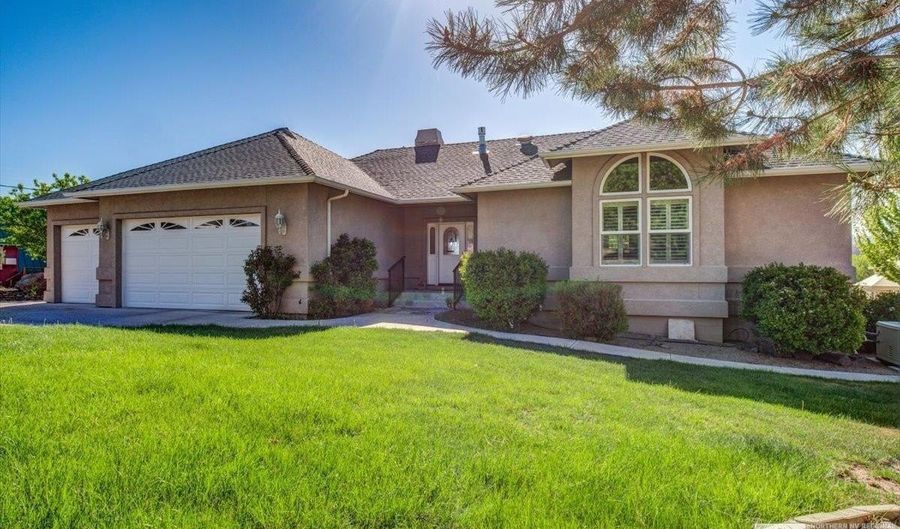 2034 Comstock Dr, Gardnerville, NV 89410 - 3 Beds, 4 Bath