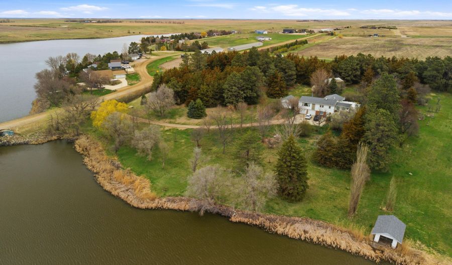 12746 378th Ave, Aberdeen, SD 57401 - 3 Beds, 2 Bath