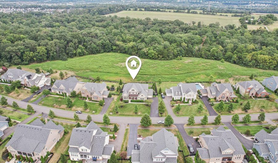 25842 YELLOW BIRCH Ct, Aldie, VA 20105 - 6 Beds, 7 Bath