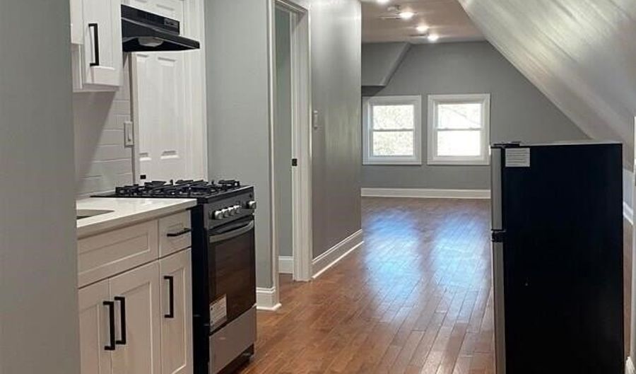 24 W 35TH St 4, Bayonne, NJ 07002 - 2 Beds, 1 Bath