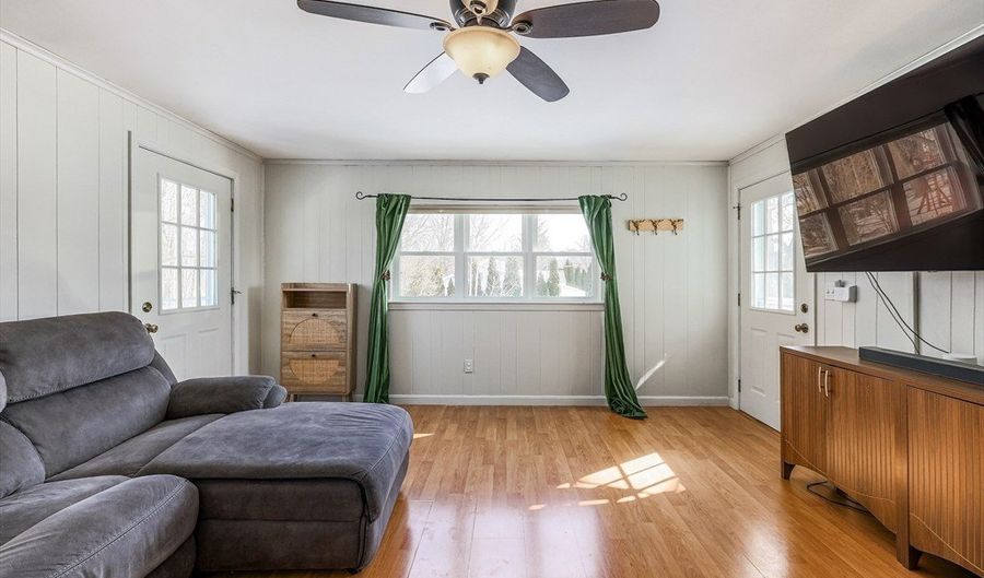 10 Metropolitan Ave, Ashland, MA 01721 - 3 Beds, 2 Bath
