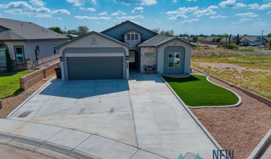 1842 Emerald Ct, Carlsbad, NM 88220 - 4 Beds, 2 Bath