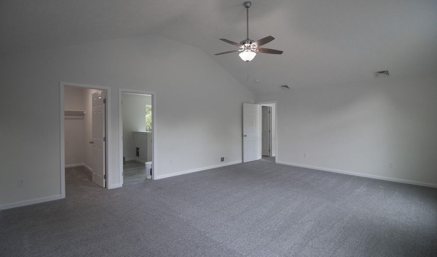111 Center Dr, Blakeslee, PA 18610 - 4 Beds, 3 Bath