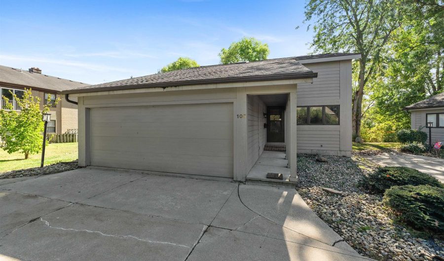 271 N McClellan St 105, Auburn, IN 46706 - 3 Beds, 3 Bath