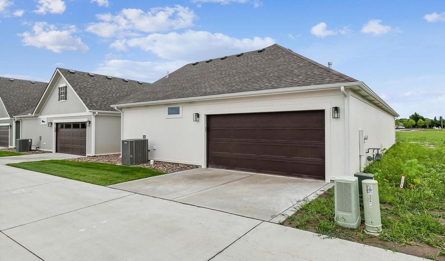 328 W Pepper Tree Rd, Andover, KS 67002 - 2 Beds, 2 Bath