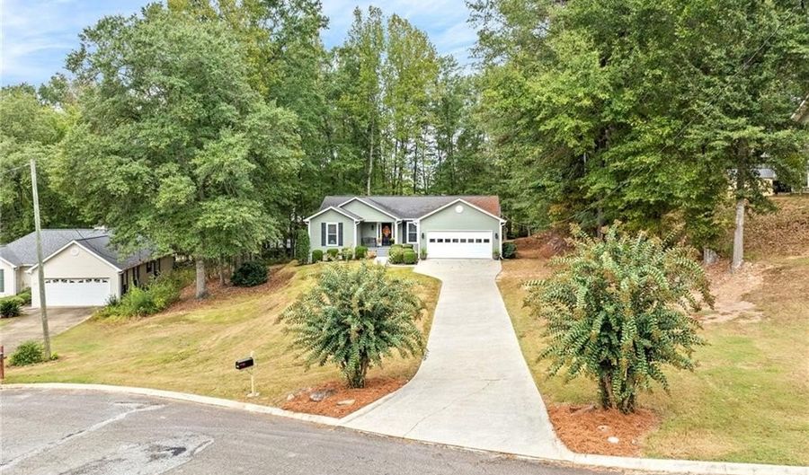 1717 CLAIRMONT Crst, Alexander City, AL 35010 - 3 Beds, 2 Bath