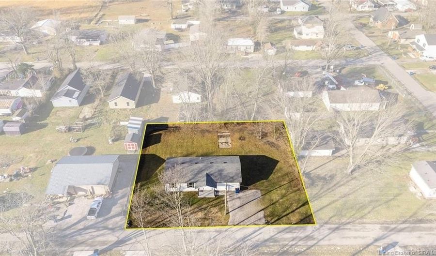 230 S 4th St, Austin, IN 47102 - 3 Beds, 1 Bath