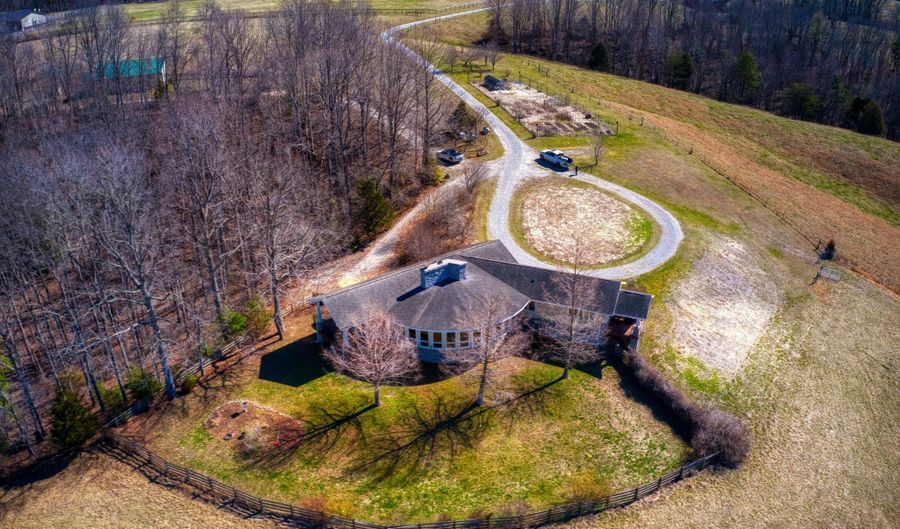 1043 Range Cemetery Rd, Allardt, TN 38504 - 3 Beds, 2 Bath