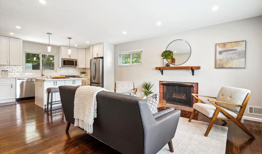 132 N GLADDEN St N, Alexandria, VA 22304 - 5 Beds, 3 Bath