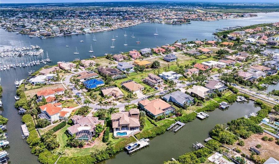 6459 RUBIA Cir, Apollo Beach, FL 33572 - 4 Beds, 6 Bath