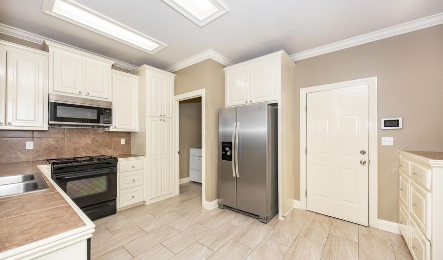 12500 Old Hammond Hwy Hwy #M2, Baton Rouge, LA 70816 - 2 Beds, 2 Bath