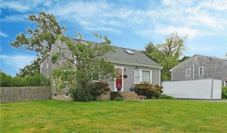 23 Sherman Ln, Middletown, RI 02842 - 6 Beds, 3 Bath