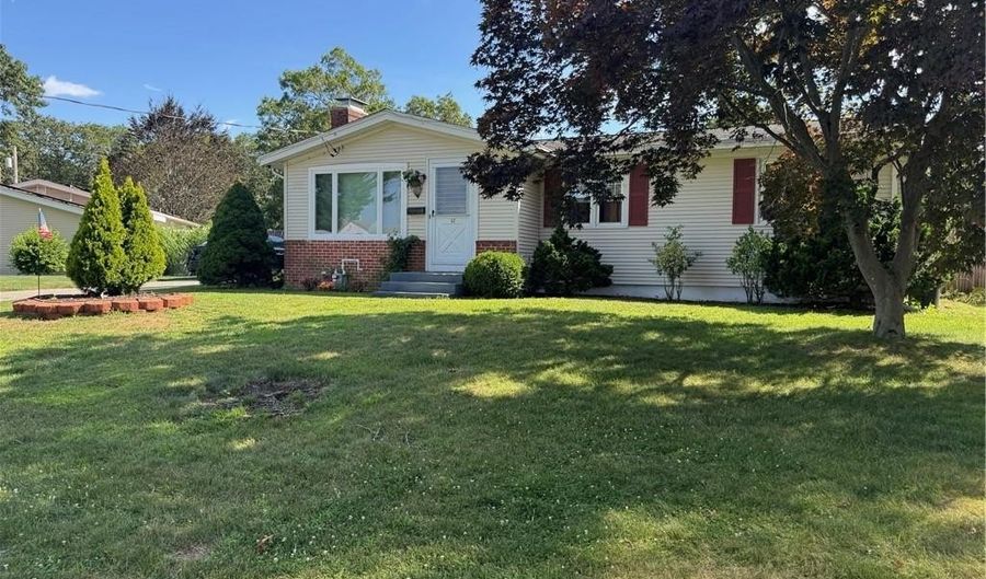 52 Kalmer Rd, Warwick, RI 02886 - 3 Beds, 2 Bath