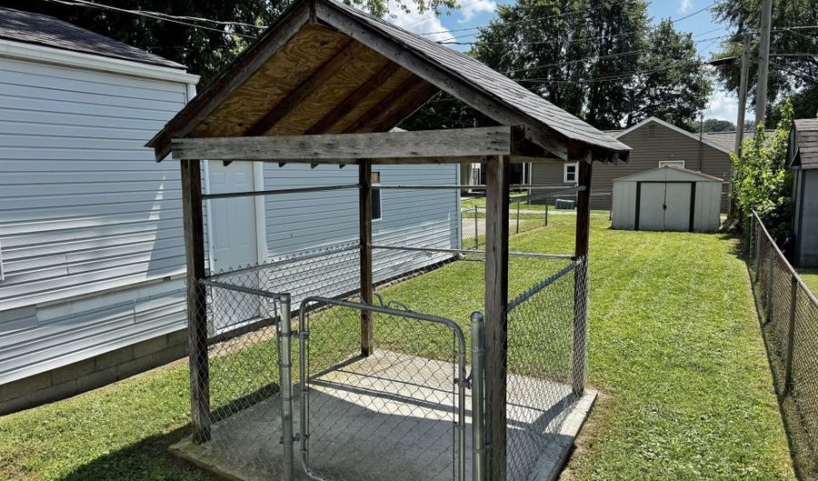 421 E 36th St, Anderson, IN 46013 - 3 Beds, 1 Bath