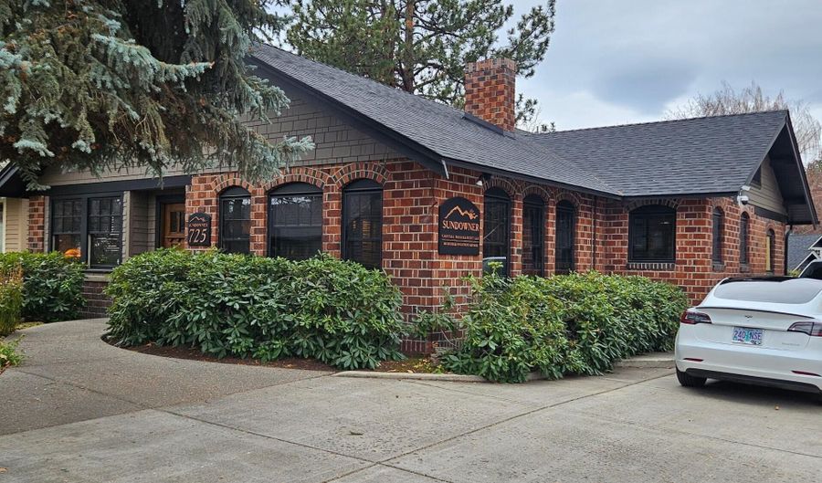 725 NW Broadway St, Bend, OR 97703 - 0 Beds, 0 Bath