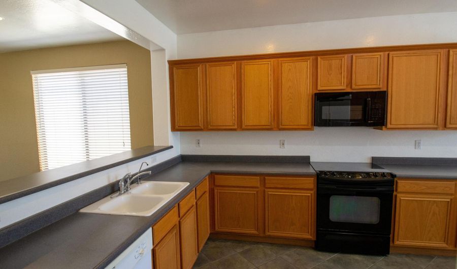 3381 W THOREAU Ln, Anthem, AZ 85086 - 3 Beds, 2 Bath