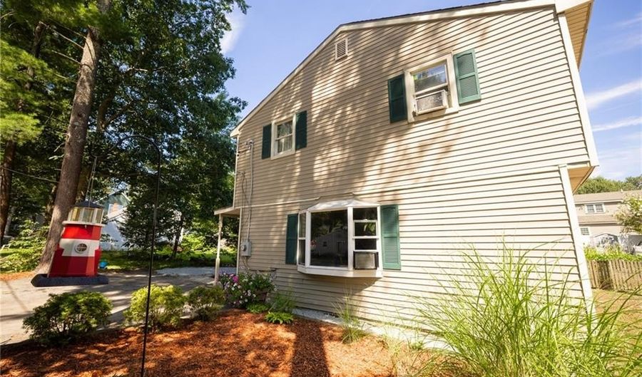 62 Centre Rd, Glocester, RI 02814 - 3 Beds, 2 Bath