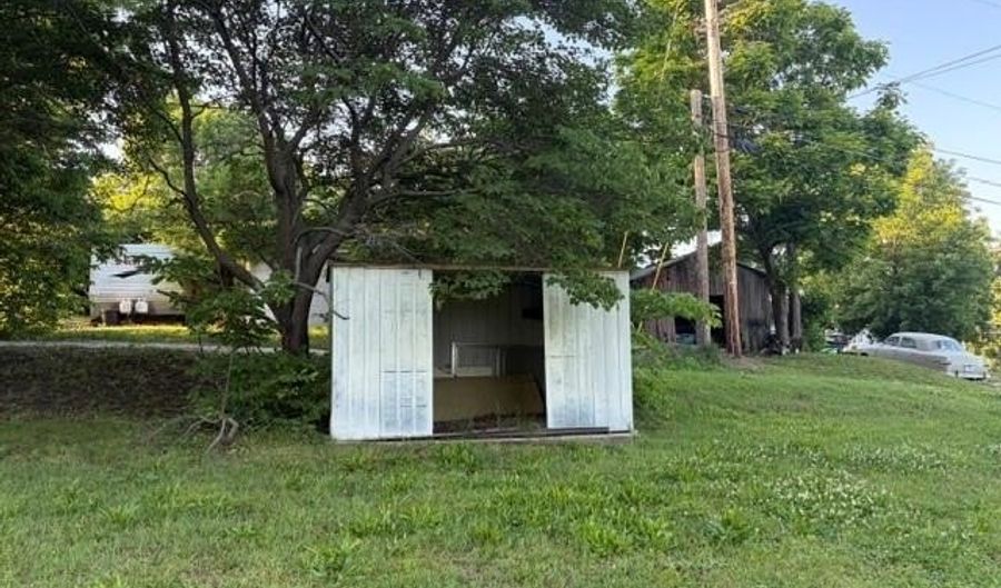 723 S St, Atchison, KS 66002 - 2 Beds, 1 Bath
