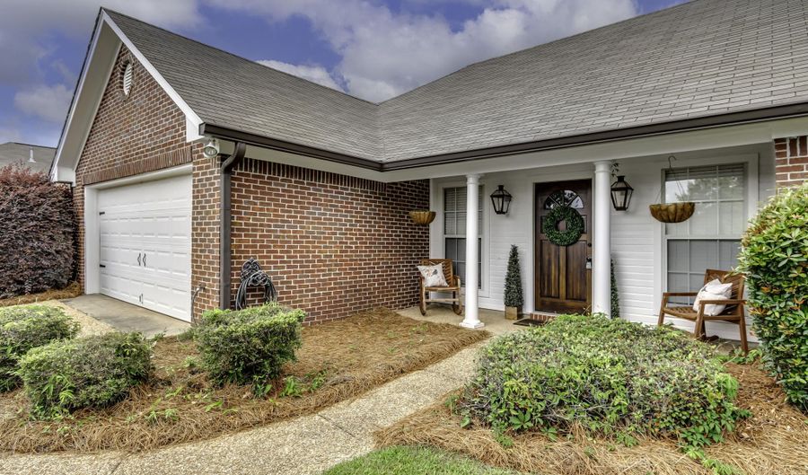 317 Greensboro Dr, Brandon, MS 39047 - 3 Beds, 2 Bath