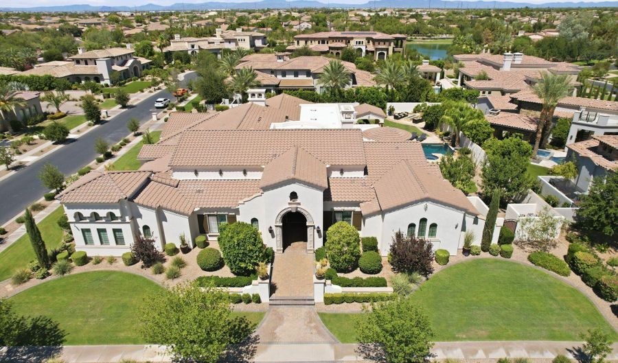 525 W HARMONY Pl, Chandler, AZ 85248 - 4 Beds, 6 Bath