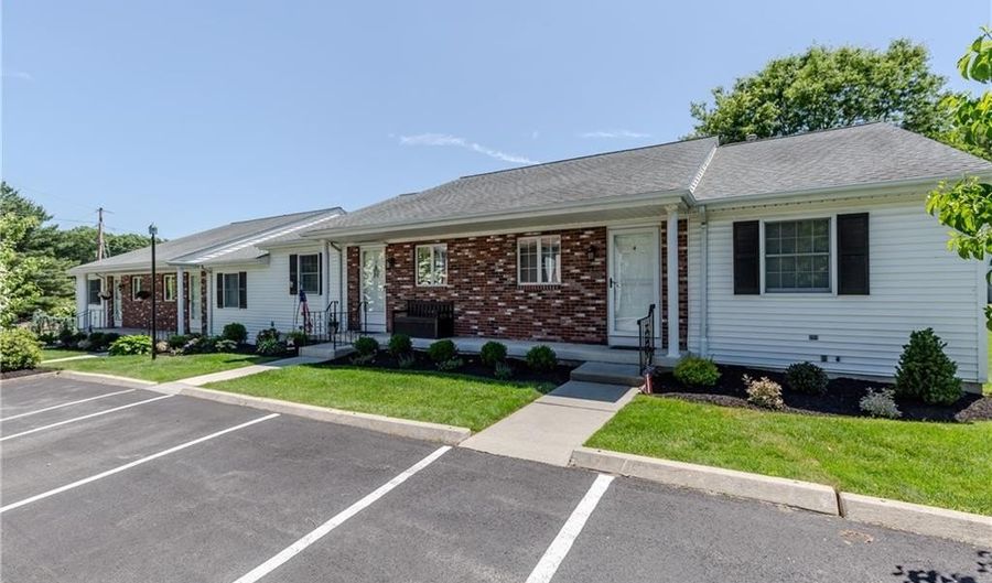 4 Scenery Ln, Johnston, RI 02919 - 2 Beds, 1 Bath