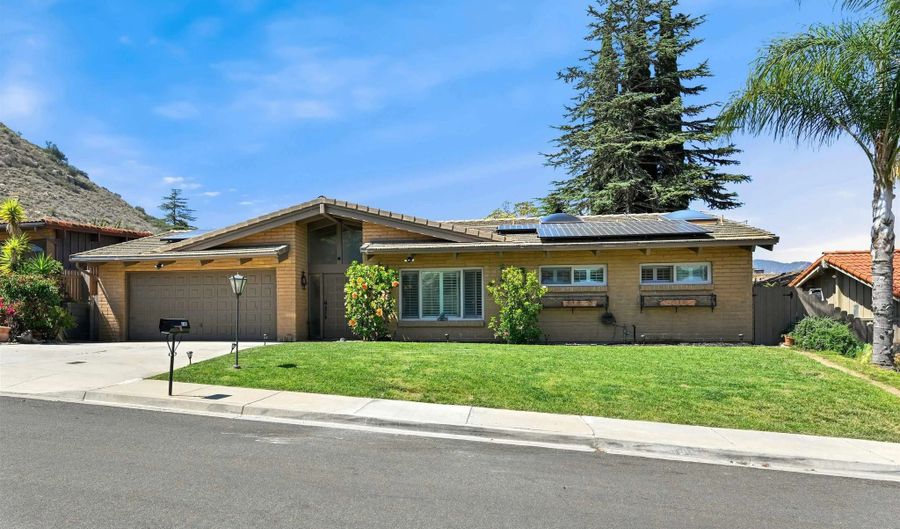 4744 Via Serra, Fallbrook, CA 92028 - 2 Beds, 2 Bath