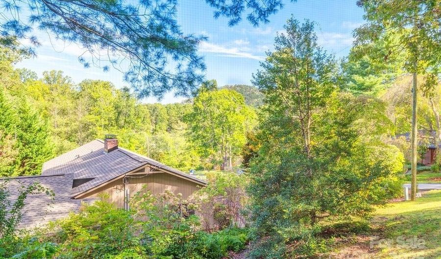 15 Valle Vista Dr, Asheville, NC 28804 - 3 Beds, 2 Bath