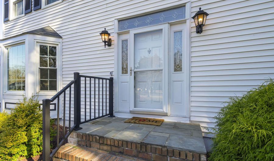 4 Westminster Dr, Annandale, NJ 08801 - 4 Beds, 3 Bath