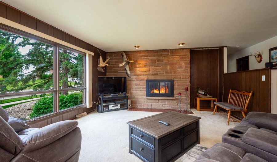 874 Hillandale Dr, Antioch, IL 60002 - 3 Beds, 3 Bath