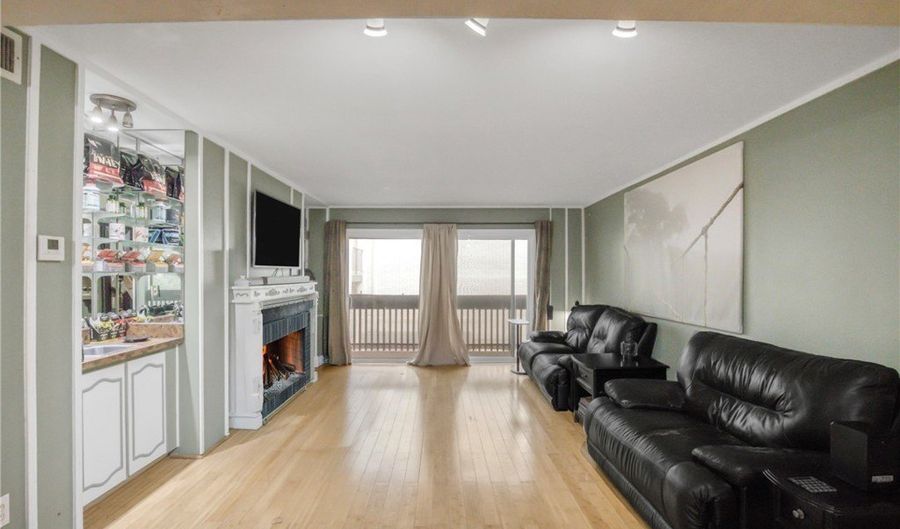 5334 Lindley Ave 219, Encino, CA 91316 - 2 Beds, 2 Bath