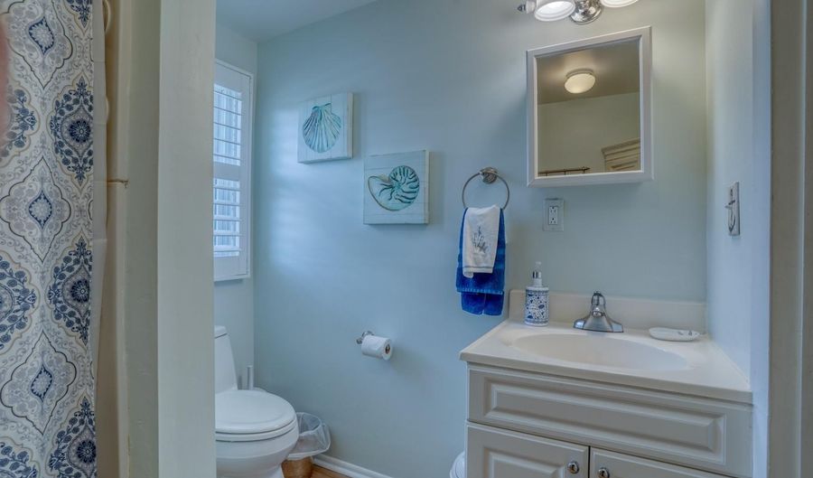 2 E ATLANTIC St 1, Fenwick Island, DE 19944 - 3 Beds, 1 Bath