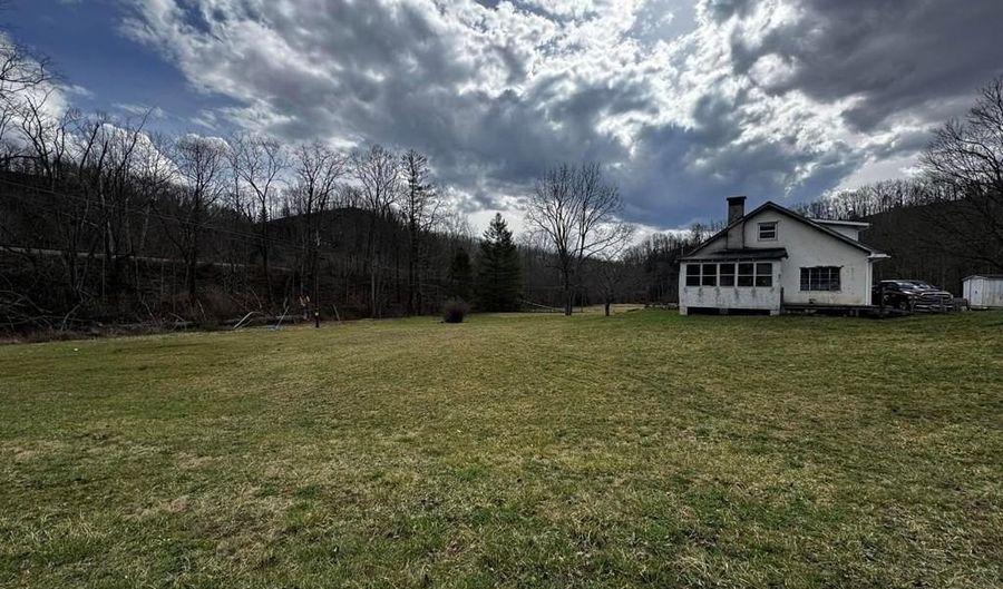 4330 Ravens Nest Br, Bandy, VA 24602 - 6 Beds, 2 Bath