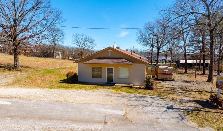 105 Chamblee Dr, Batesville, AR 72501 - 1 Beds, 5 Bath