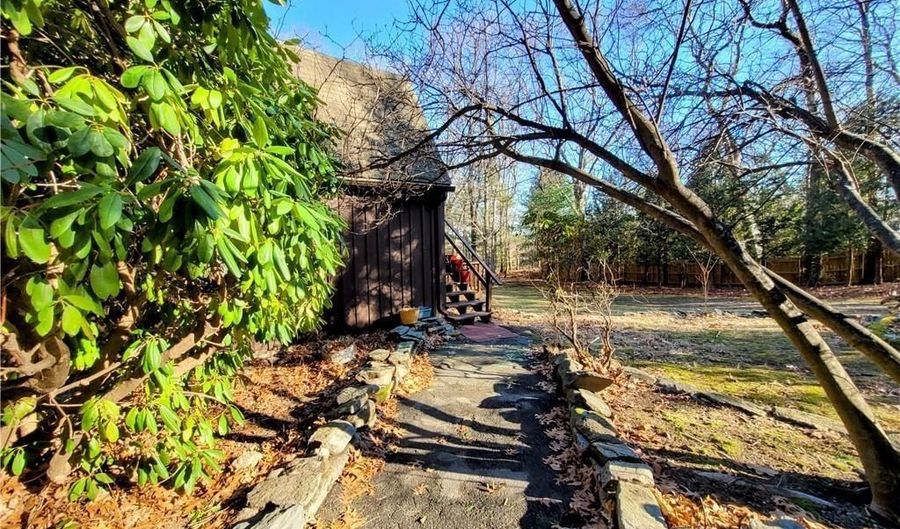 196 Angell Rd 1, Lincoln, RI 02865 - 2 Beds, 1 Bath